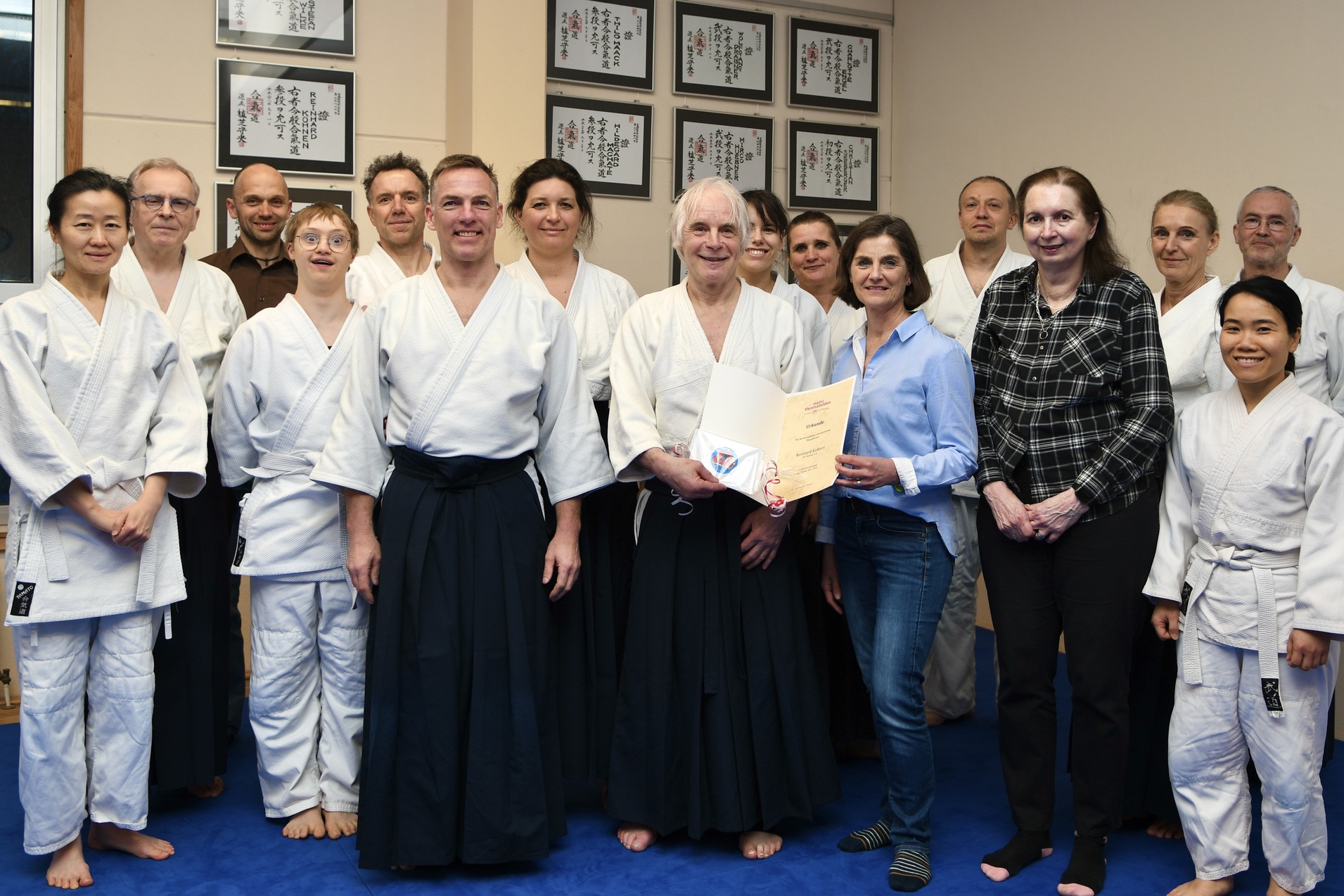 Aikidogruppe mit Reinhard Kohnen als moin!Vereinsheld