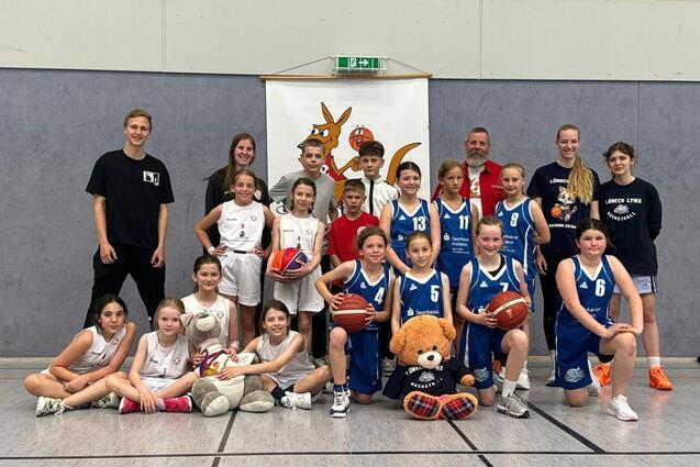 Teilnehmer und Betreuer BVSH-Turnier U12w.