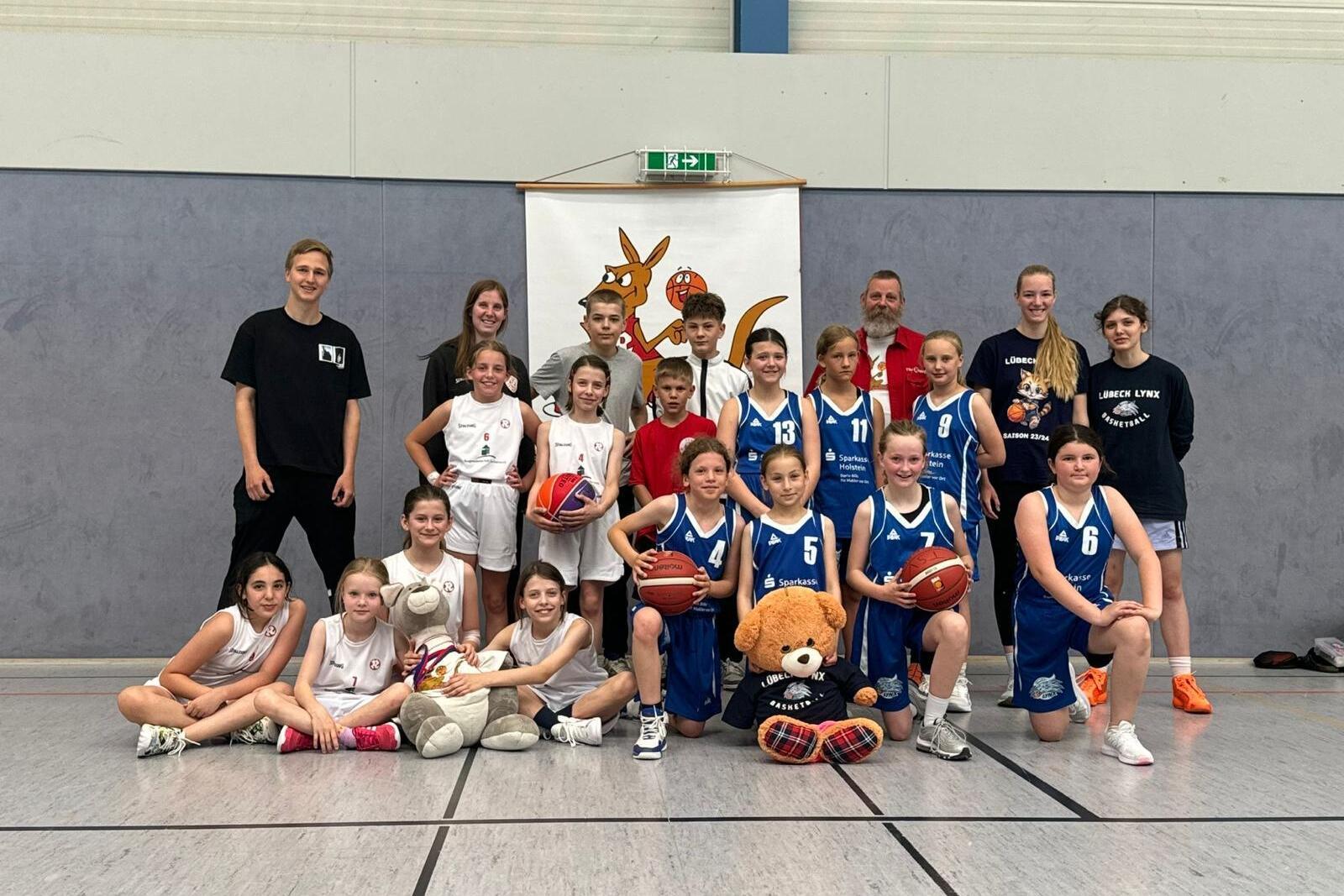 Teilnehmer und Betreuer BVSH-Turnier U12w Teilnehmer und Betreuer BVSH-Turnier U12w.
