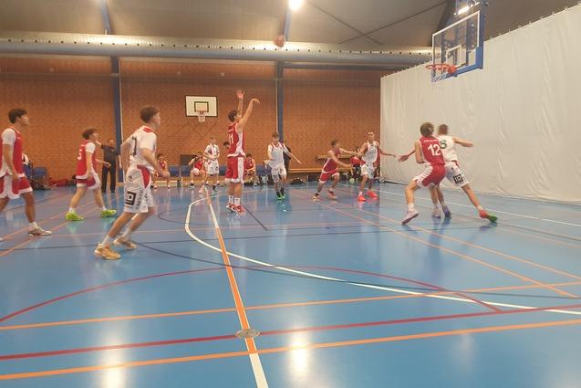 Basketballspieler der TSV Reinbek bei einem Freiwurf