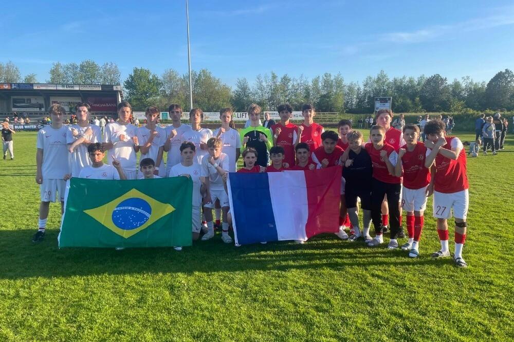 Midtjylland Cup 2026 DIe Fußballspieler des Jahrgangs 2011 präsentieren die Nationalfallgen der Teams die sie repräsentieren.