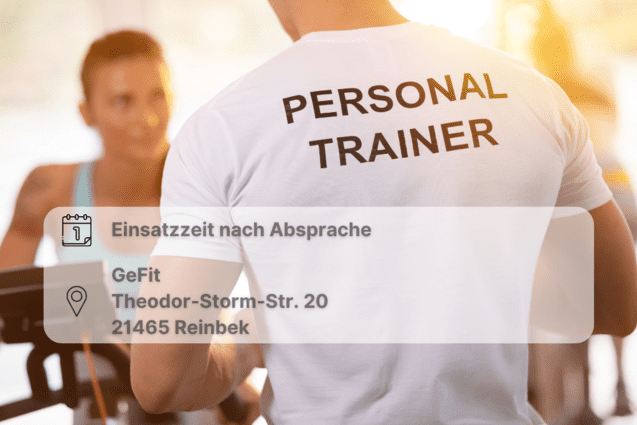 Zwei Personen im Gespräch miteinander, einer trägt auf seinem Tshirt die Bezeichnung Personal Trainer, inklusive Ortsangabe.