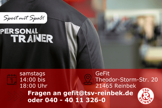 T-Shirt mit der R&uuml;ckenaufschrift "Personal Trainer". Im Hintergrund der Innenraum eines Fitnessstudios. Bild enth&auml;lt Orts- und Datumsangabe