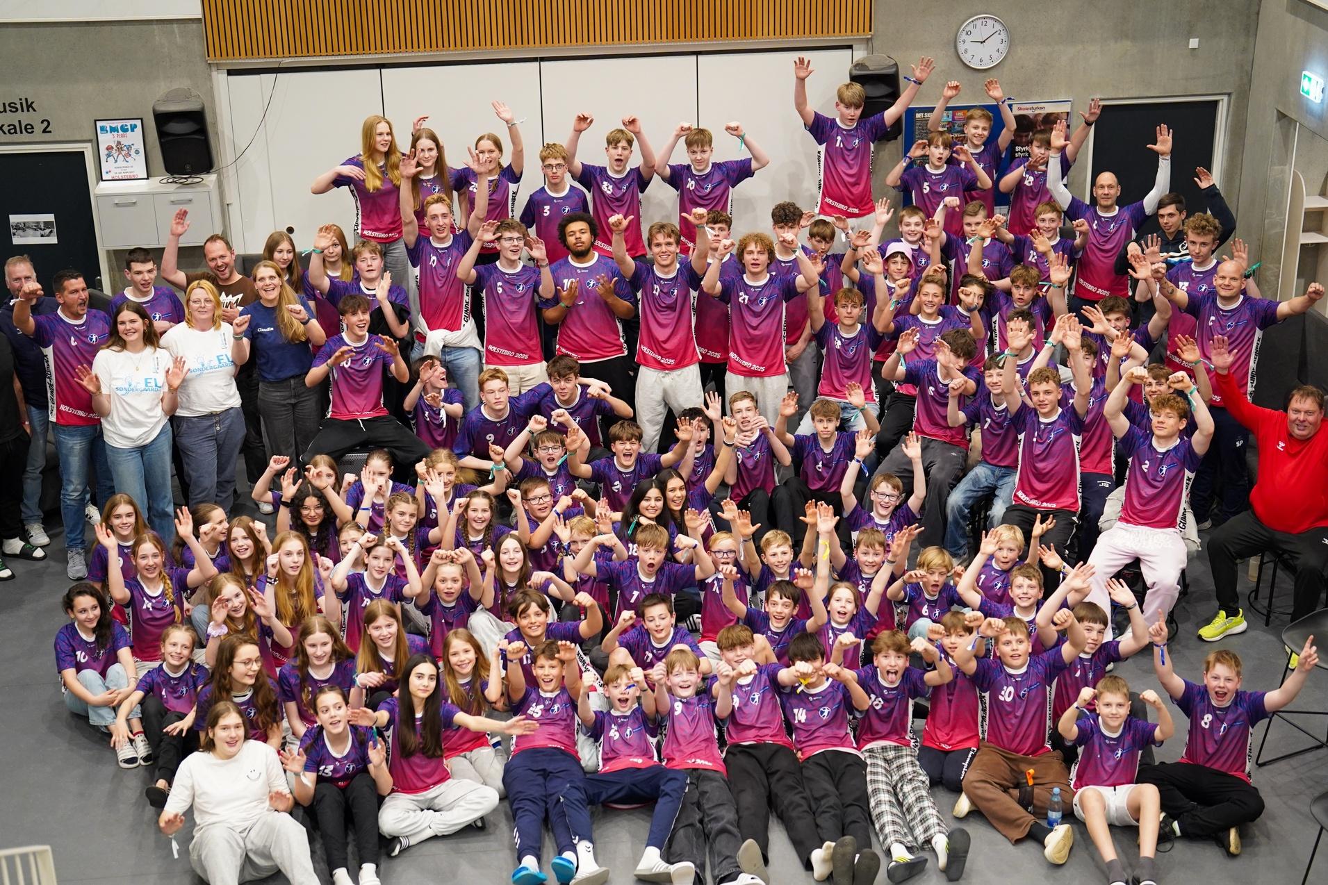 Mannschaftsfoto unserer Handballjugendabteilung Mannschaftsfoto unserer Handballjugendabteilung
