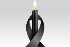 Nachruf, Schwarze brennende Kerze umschlungen von schwarzem Schleifenband