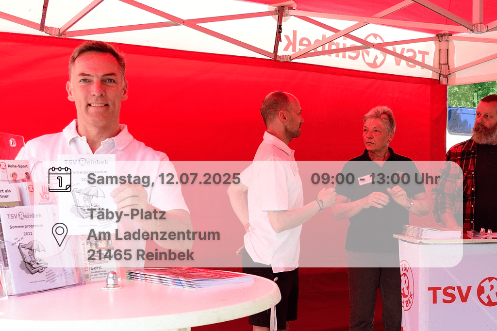 Marktstand Personen stehen im Zelt, Mann präsentiert der Kamera ein Sportprogramm Flyer. Bild enthält Orts- und Datumsangabe