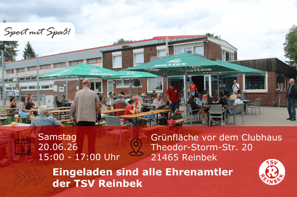 Dankeschönfest Personen sitzen draußen an Biertischen auf Bierbänken unter Sonnenschirmen