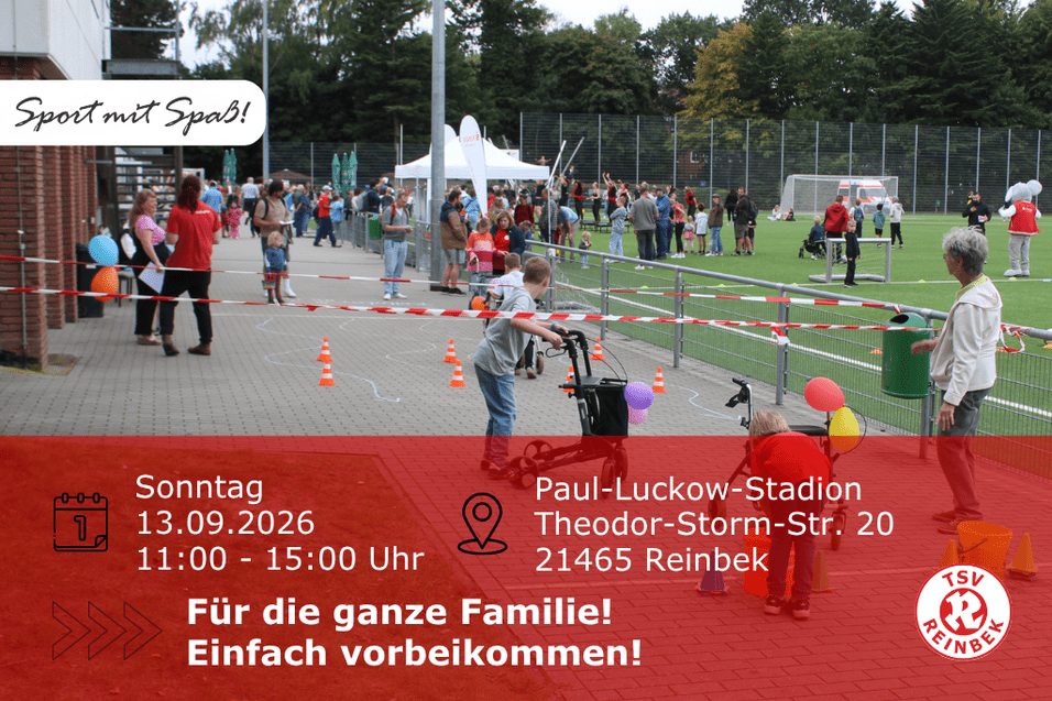 Sportfest 2026 Menschen stehen auf dem Kunstrasenplatz und auf Asphalt neben dem Platz. Bild enthält Orts- und Datumsangabe