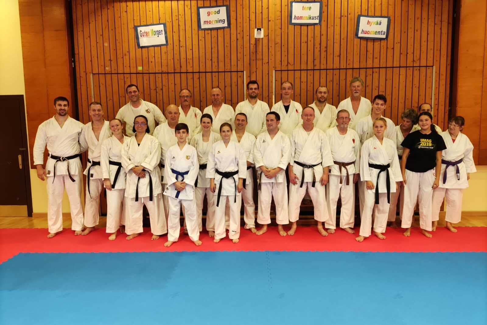 Karate Gruppenbild Gruppenbild der KaratekämpferInnen