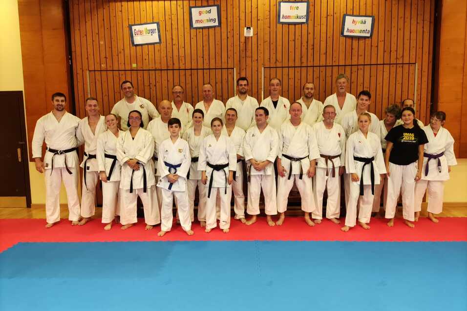 Gruppenbild der KaratekämpferInnen