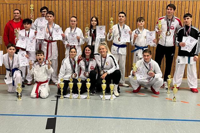 Karate Gruppenfoto von den Landesmeisterschaften