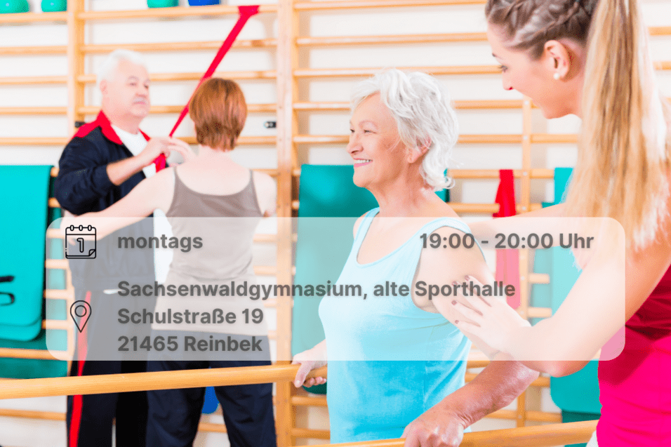 Seniorin stützt sich auf den Barren. Trainerin hilft ihr bei der Übung. Inklusive Orts- und Datumsangabe