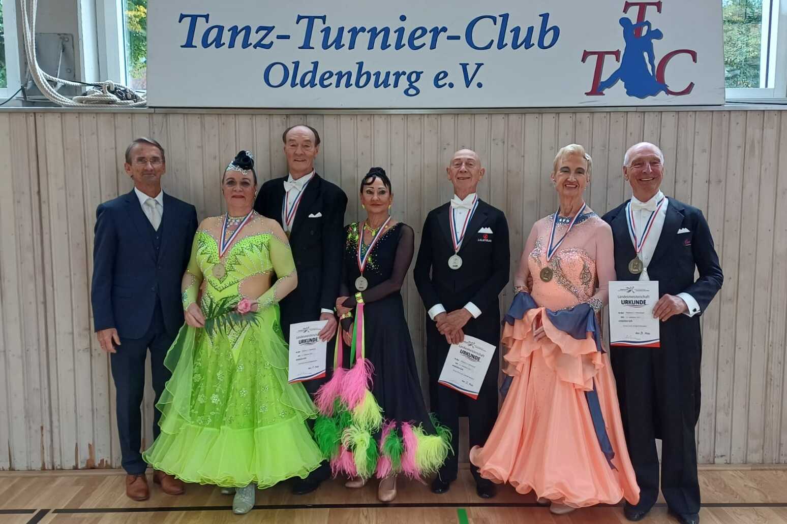 Ehepaar Hagemeister erneut Landesmeister Tanzpaar Hagemeister posiert zur gewonnen Landesmeisterschaft