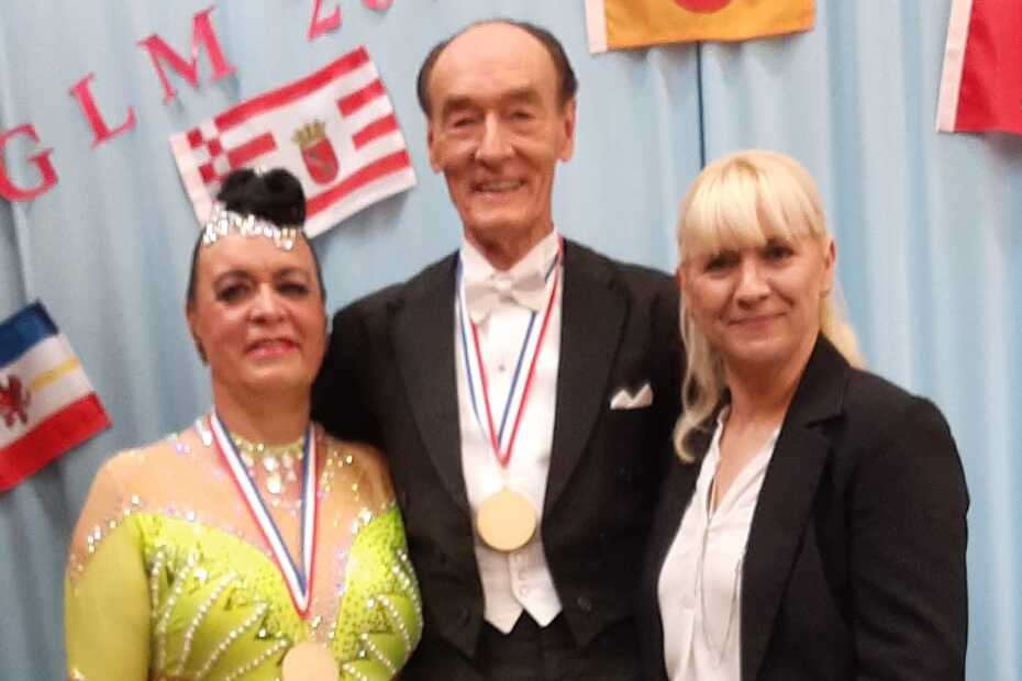 Ehepaar Hagemeister erneut Landesmeister Tanzpaar Hagemeister posiert zur gewonnen Landesmeisterschaft