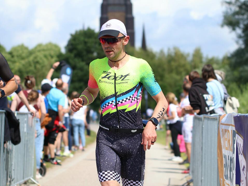 Sebastian David läuft beim Viking Triathlon