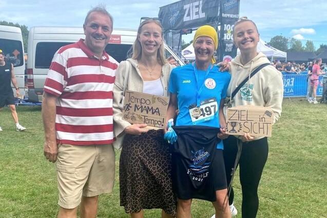 Gruppenbild von Anja Neukirch mit ihren Unterstützer:innen