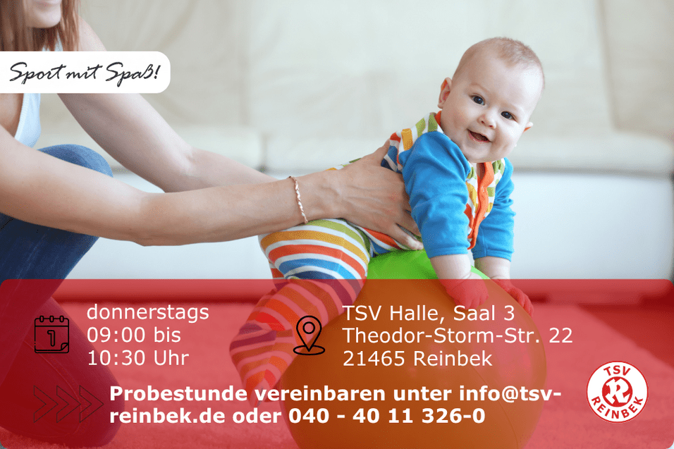 Babys in Bewegung Baby liegt auf grünem Gymnastikstuhl und schaut glücklich in die Kamera. Bild enthält Orts- und Datumsangabe