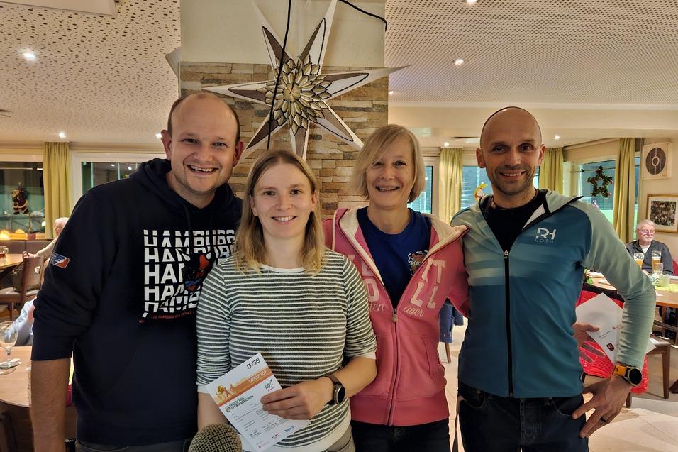 Unser Sportabzeichen Prüferteam bei der Verleihung der Sportabzeichen Unser Sportabzeichen Prüferteam bei der Verleihung der Sportabzeichen (v.l. Björn Korbel, Susann Korbel, Anja Neukirch und Sebastian David)