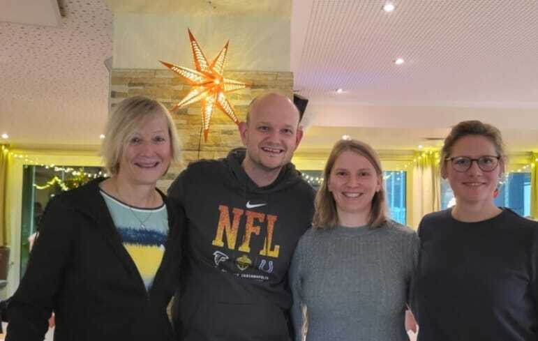 Unser Sportabzeichen Prüferteam Unser Sportabzeichen Prüferteam bei der Verleihung der Sportabzeichen (v.l. Anja Neukirch, Björn Korbel, Susann Korbel und Anne Heyn)