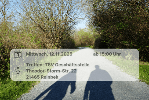 zwei Schatten von Menschen auf der Weg. Links und rechts vom Weg sind Bäume. Bild enthält Orts- und Datumsangabe