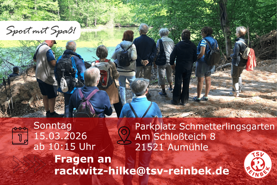 Wandergruppe der TSV Reinbek steht im Wald und blickt auf einen Fluss. Bild enth&auml;lt Orts- und Datumsangabe
