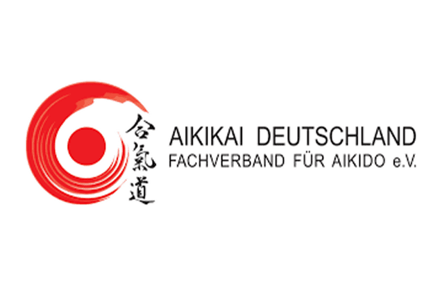 Logo von Aikikai Deutschland mit rotem Symbol und Schriftzug „Fachverband für Aikido e.V.“ in Schwarz.