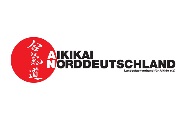 Logo von Aikikai Norddeutschland, inklusive rotem Kreis mit japanischen Schriftzeichen und schwarzem Schriftzug.