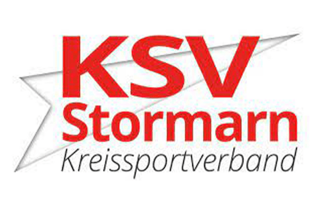 Logo des KSV Stormarn, bestehend aus rotem Schriftzug auf weißem Hintergrund mit geometrischen Formen.